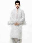 «Белый жаккардовый мужской национальный индийский костюм, украшенный скрученной шёлковой нитью со стразами, перламутровыми бусинками