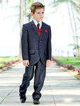 Тёмно-серо-синий костюм-тройка (с жилетом) + белая рубашка + галстук с брошью для мальчика от 2 до 16 лет