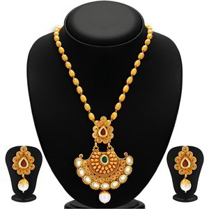 Золотистое индийское украшение на шею