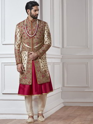 Кремовый с бургундским национальный индийский свадебный мужской костюм