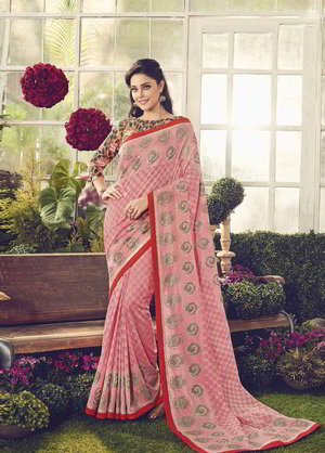 Розовое индийское сари, украшенное вышивкой