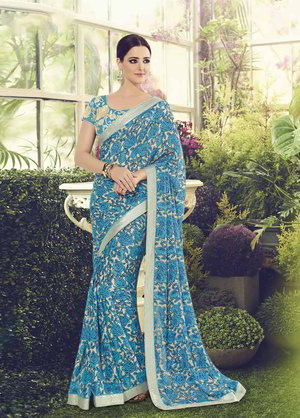 Голубое индийское сари, украшенное вышивкой