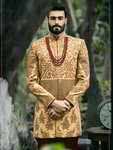 Национальный индийский мужской свадебный костюм: шервани цвета золотого песка + чуридары / сальвары / патиала / дхоти
