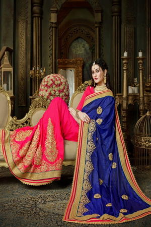 Синее и розовое шёлковое индийское сари, украшенное вышивкой