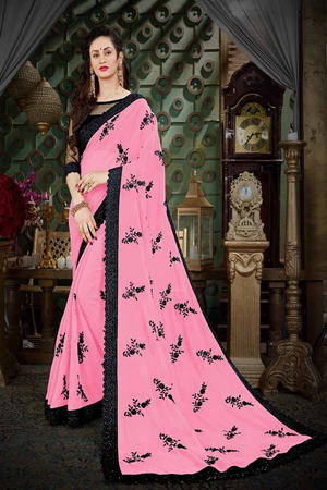 Розовое индийское сари из креп-жоржета, украшенное вышивкой