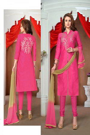 Розовое платье / костюм из хлопка, украшенное вышивкой