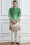Зелёный с молочным национальный индийский мужской свадебный костюм с вышивкой