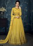 Жёлтое длинное платье в пол, с длинными рукавами, украшенное вышивкой с люрексом и кружевами