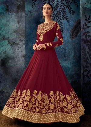 Бордовое длинное платье в пол из креп-жоржета, с длинными рукавами, украшенное вышивкой с люрексом
