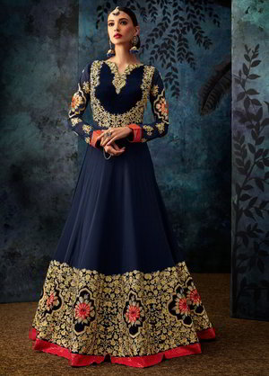Тёмно-синее длинное платье в пол из креп-жоржета, с длинными рукавами, украшенное вышивкой с люрексом