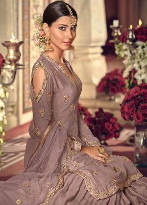 Розовое платье / костюм из креп-жоржета и фатина, украшенное вышивкой