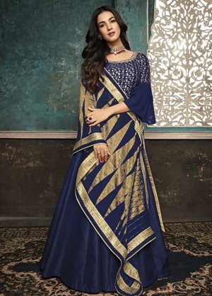 Синее шёлковое длинное платье / анаркали / костюм, украшенное вышивкой