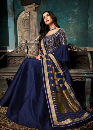 Синее шёлковое длинное платье / анаркали / костюм, украшенное вышивкой