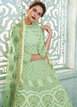 Зелёное длинное платье / анаркали / костюм из креп-жоржета, украшенное вышивкой люрексом