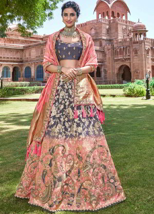 Розовый шёлковый индийский женский свадебный костюм лехенга (ленга) чоли, украшенный вышивкой