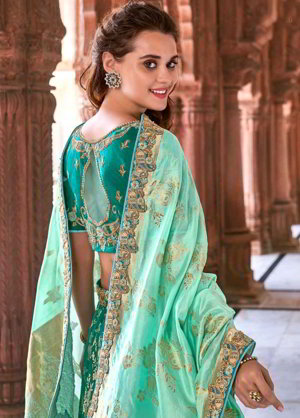 Красивый национальный индийский женский свадебный костюм лехенга (ленга) чоли, украшенный вышивкой
