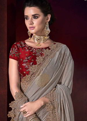 Коричневое индийское сари, украшенное вышивкой