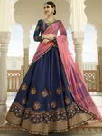 Тёмно-синий национальный женский индийский костюм лехенга (ленга) чоли, украшенный вышивкой скрученной шёлковой нитью с люрексом и стразами