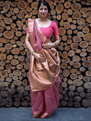 Розовое индийское сари из шёлка