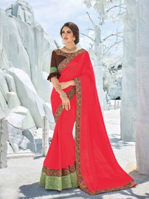 Персиковое шёлковое индийское сари, украшенное вышивкой люрексом со стразами