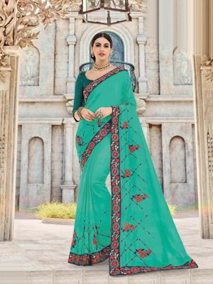 Зелёное шёлковое индийское сари, украшенное вышивкой со стразами