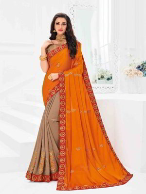 Оранжевое и бежевое индийское сари из шёлкового атласа, украшенное вышивкой со стразами