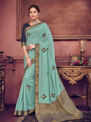 Шёлковое индийское сари, украшенное вышивкой