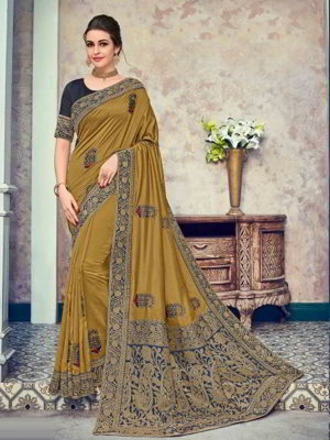 Зелёное шёлковое индийское сари, украшенное вышивкой