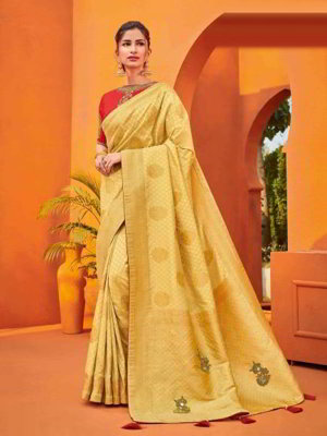 Золотое шёлковое и жаккардовое индийское сари, украшенное вышивкой со стразами