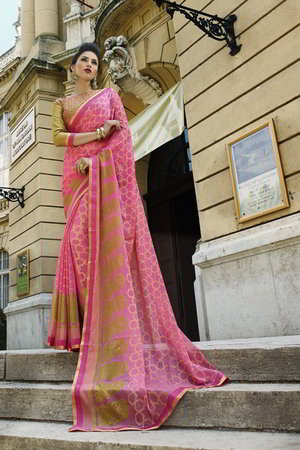Розовое брассовое индийское сари