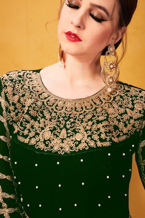 Зелёное платье / костюм из креп-жоржета и шифона, украшенное вышивкой