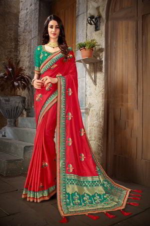 Бирюзовое и красное индийское сари из дизайнерского шёлка, украшенное вышивкой