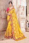 Жёлтое красивое индийское сари, украшенное вышивкой с люрексом