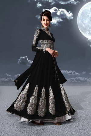 Чёрное платье / костюм из креп-жоржета, жаккардовой ткани и шифона, украшенное вышивкой