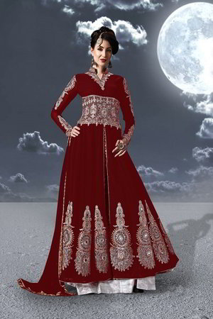 Красное платье / костюм из креп-жоржета, жаккардовой ткани и шифона, украшенное вышивкой
