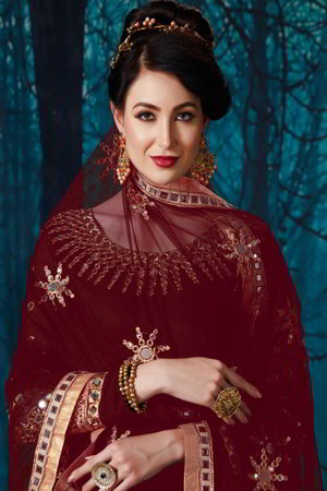 Бордовое платье / костюм из креп-жоржета и фатина, украшенное вышивкой люрексом с кусочками зеркалец