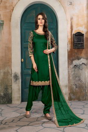Зелёное платье / костюм из дизайнерского шёлка и фатина, украшенное вышивкой