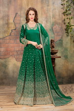 Зелёное платье / костюм из шёлка и фатина, украшенное вышивкой