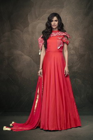 Красное шифоновое и шёлковое платье / костюм, украшенное вышивкой