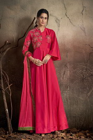 Розовое шифоновое и шёлковое платье / костюм, украшенное вышивкой