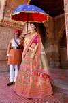 *Кремовый шёлковый индийский женский свадебный костюм лехенга (ленга) чоли, украшенный вышивкой