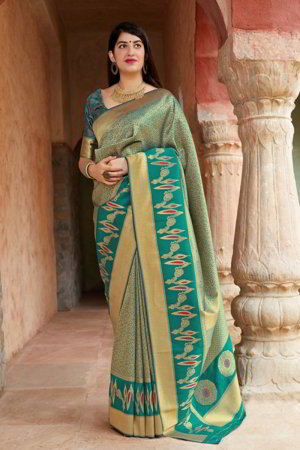 Индийское сари из шёлка, украшенное вышивкой
