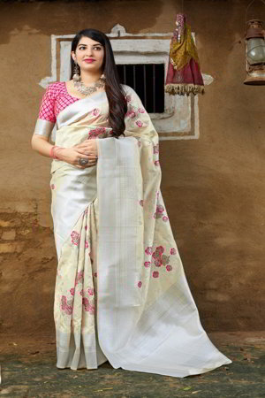 Кремовое шёлковое индийское сари, украшенное вышивкой
