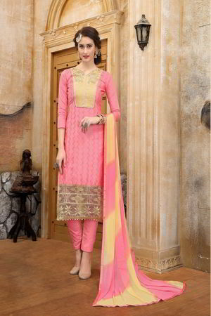 Розовое шифоновое и хлопковое платье / костюм, украшенное вышивкой