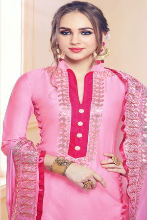 Розовое шифоновое и хлопковое платье / костюм, украшенное вышивкой
