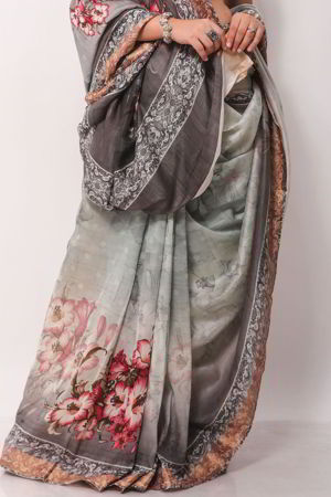 Шёлковое индийское сари, украшенное печатным рисунком