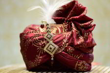 Бордовый индийский свадебный мужской тюрбан / чалма / сафа с брошью
