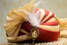 Двухцветный индийский свадебный мужской тюрбан / чалма / сафа с брошью