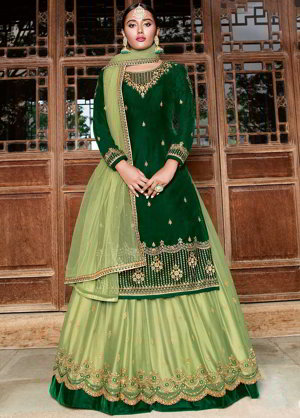 Зелёное бархатное платье / костюм, украшенное цветочной вышивкой
