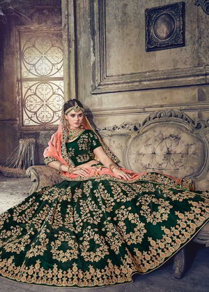 Зелёный национальный индийский женский костюм лехенга (ленга) чоли